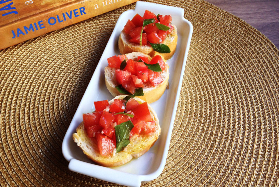 Ela And Bruschettas De Tomate E Manjericão Cozinha Em Cena