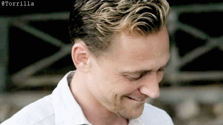 As minapira no sorriso do Hiddleston